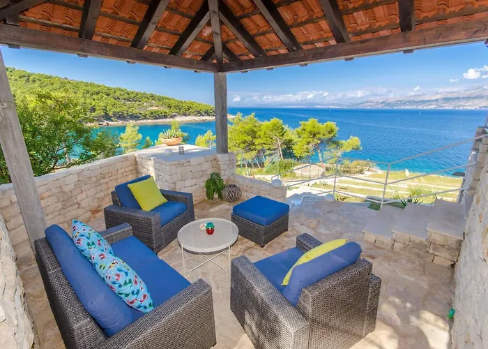 House Romantica * Postira